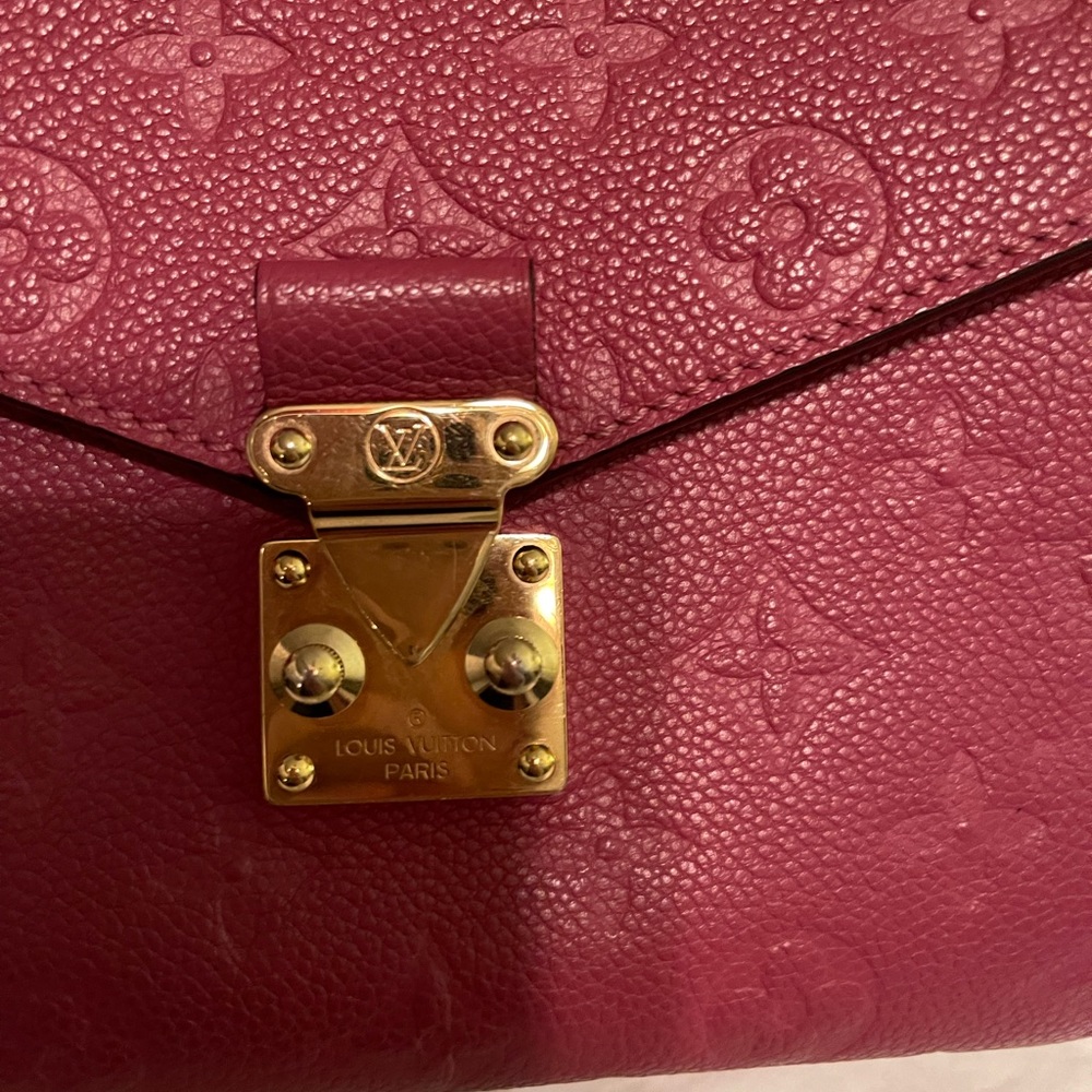 Lv Mtis Pouchette Like New Condition - image 2
